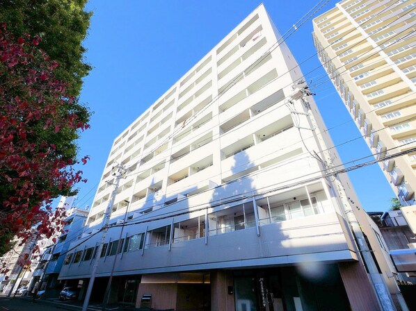 La Douceur榴ヶ岡の物件外観写真